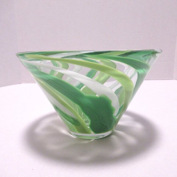 Green swirled bowl/vase - Picture 5 of 15
